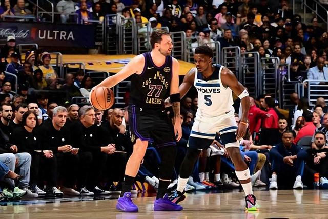 足球投注-湖人升至西部第四！“东里”合砍62分引4人上双 华子仅14分成败笔|森林狼|爱德华兹|东契奇|三分球|里夫斯_新浪体育_新浪新闻