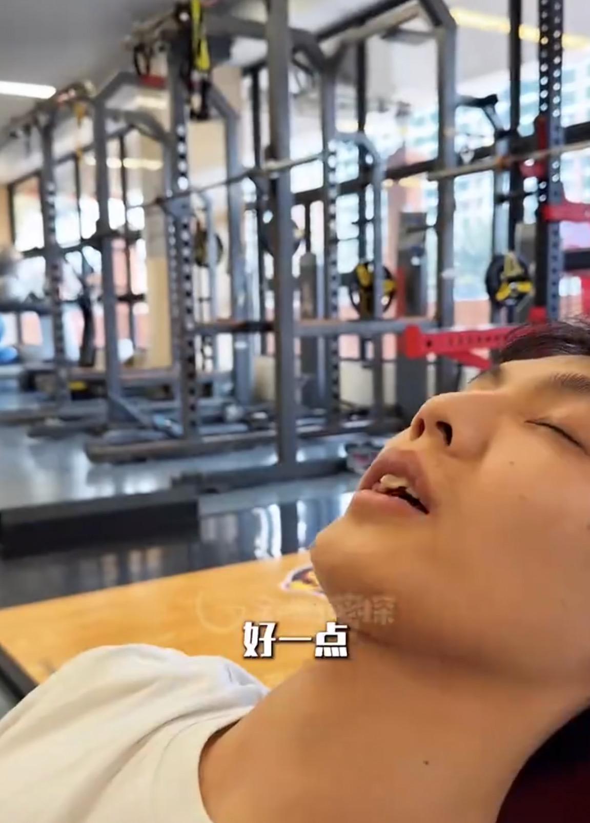 注册平台-早上十点！徐杰宣布重要决定，萨林杰直接摆烂，杜润旺肚腩遭群嘲