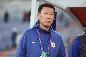 泰山vs蓉城半场数据：射门数2-8，泰山半场4张黄牌