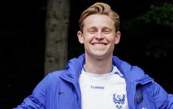 1657042593171028102.jpg derong.jpg